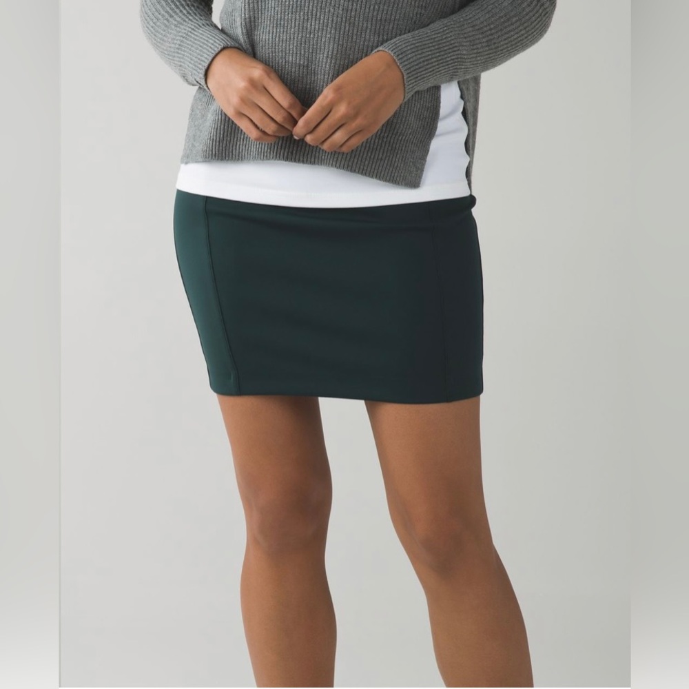 lululemon athletica-- & go Cityfarer skirt, size 4